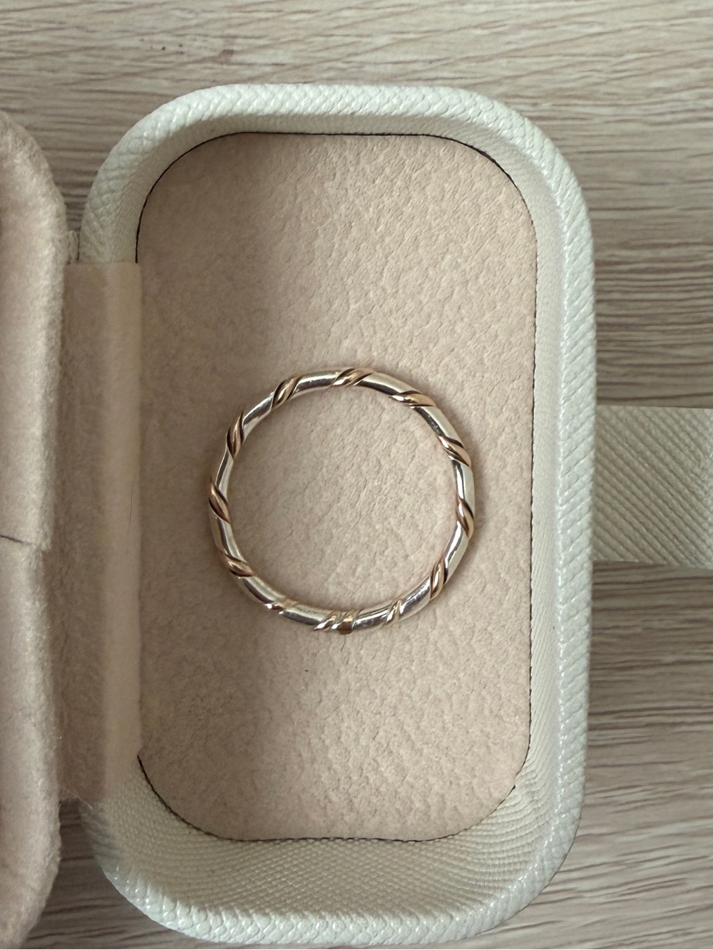 Two-tone twisted ring